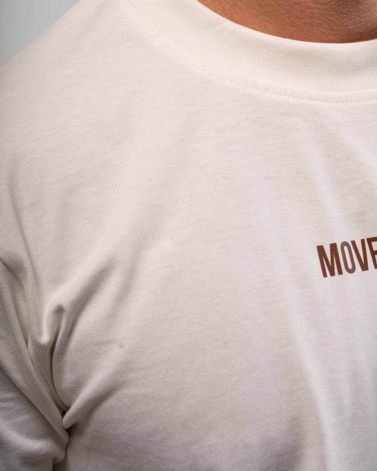 CAMISETA OVERSIZE WORK IN SILENCE CREAM CHOCOLATE