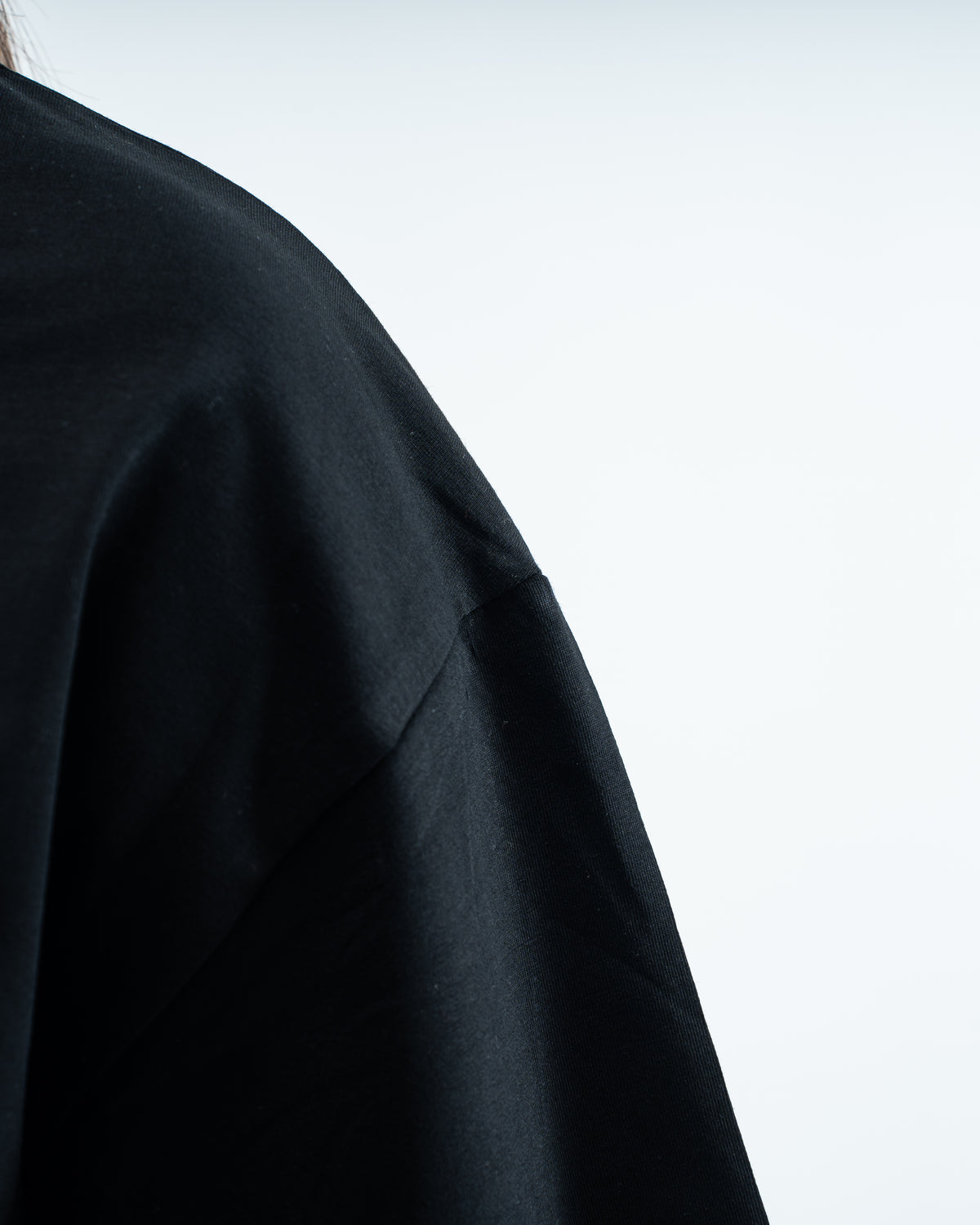 CROP TOP OVERSIZE CAPSULE BLACK